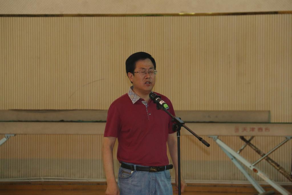 田伏虎副书记宣布比赛开始